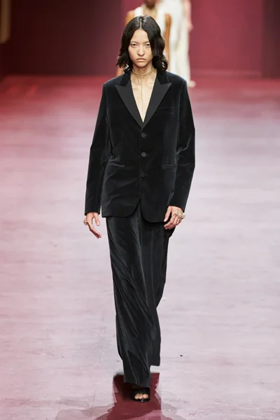 Look 80
